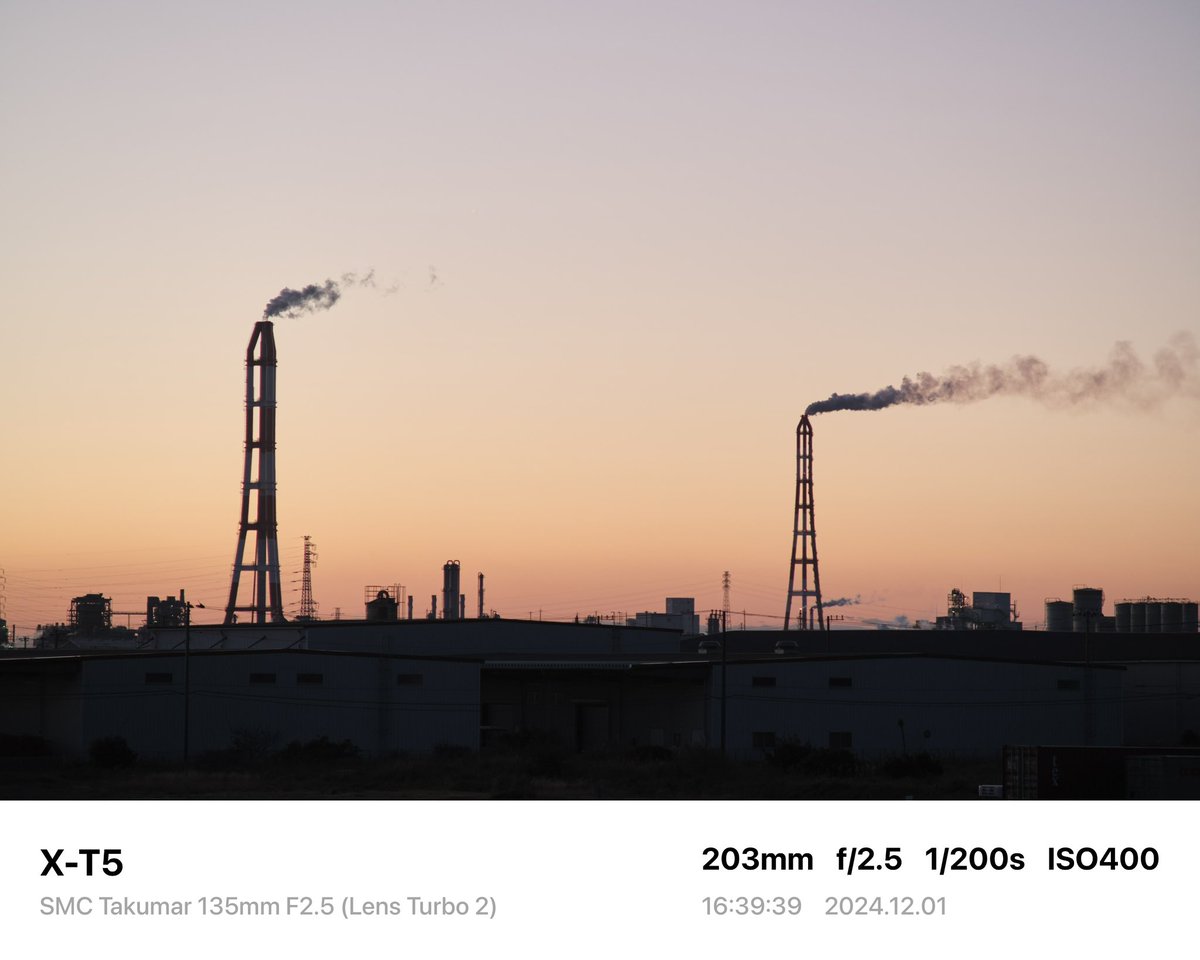 suga_photo12's tweet photo. 【電車じゃ行きにくい場所に行く】135mmも良い。

Camera→FUJIFILM X-T5
Lens→SMC Takumar 135mm F2.5
Adapter→Lens Turbo Ⅱ

#pentax #smctakumar135mmf25 #lensturbo2 #filmsmulation #風力発電 #風車 #ライオンの隠れ家 #マジックアワー #fujifilm #xt5 #オールドレンズ #oldlens #photography https://t.co/AUXAKt8U6F