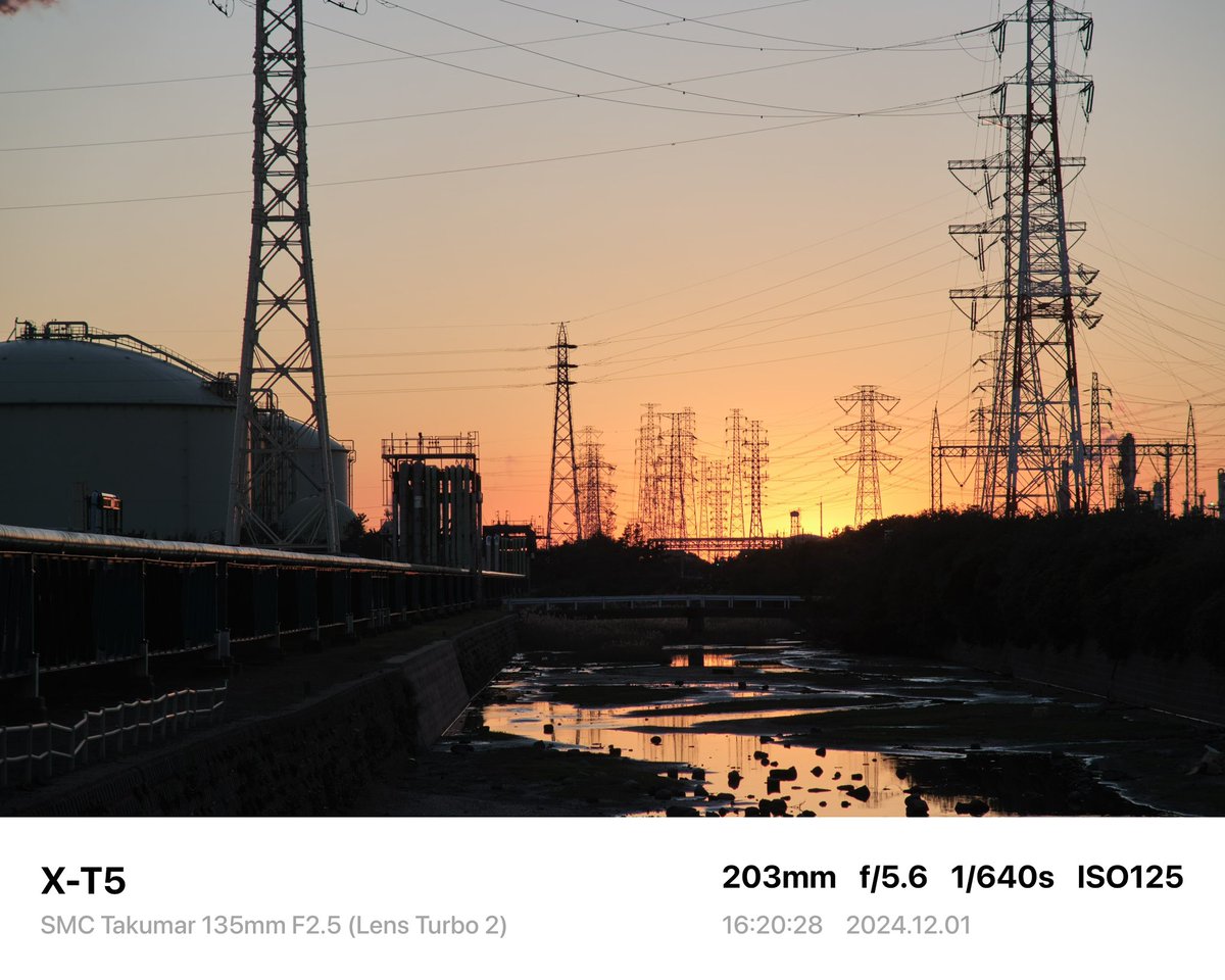 suga_photo12's tweet photo. 【電車じゃ行きにくい場所に行く】135mmも良い。

Camera→FUJIFILM X-T5
Lens→SMC Takumar 135mm F2.5
Adapter→Lens Turbo Ⅱ

#pentax #smctakumar135mmf25 #lensturbo2 #filmsmulation #風力発電 #風車 #ライオンの隠れ家 #マジックアワー #fujifilm #xt5 #オールドレンズ #oldlens #photography https://t.co/AUXAKt8U6F