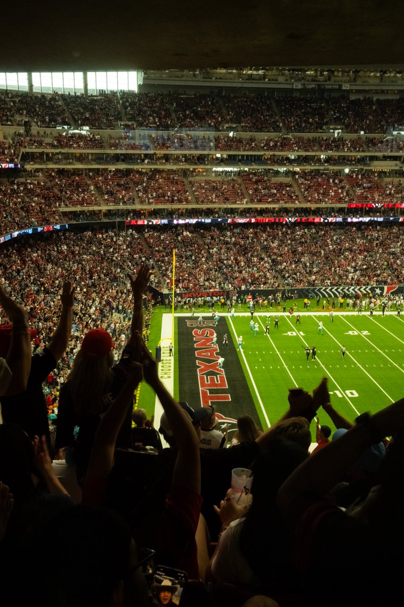 TookeDaniel's tweet photo. Miami 12 - 20 Texans #htownmade https://t.co/OPtOnE4zxY