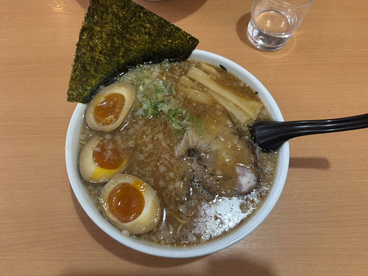 shadow4239's tweet photo. @KarasuGamingBTO うまいよ。旭川ラーメン村「いってつ庵」 https://t.co/iEShg1aSYa