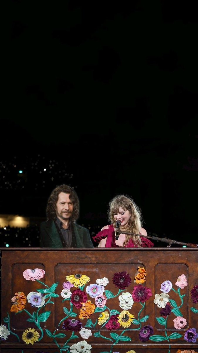 eml0vesnialler's tweet photo. 🚨| Sirius Black just performed The Great War x The Black Dog with Taylor on stage for the Surprise Songs! #HogwartsTSTheErasTour https://t.co/Rq7MBVNwJY