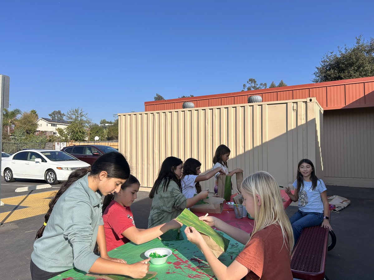 Ss completed their first informational writing piece all about Poinsettias. They are truly experts and know so very much about this beautiful “holiday plant.” They also created a replica of the flower using paper bags. Talk about some art skills! 🌺