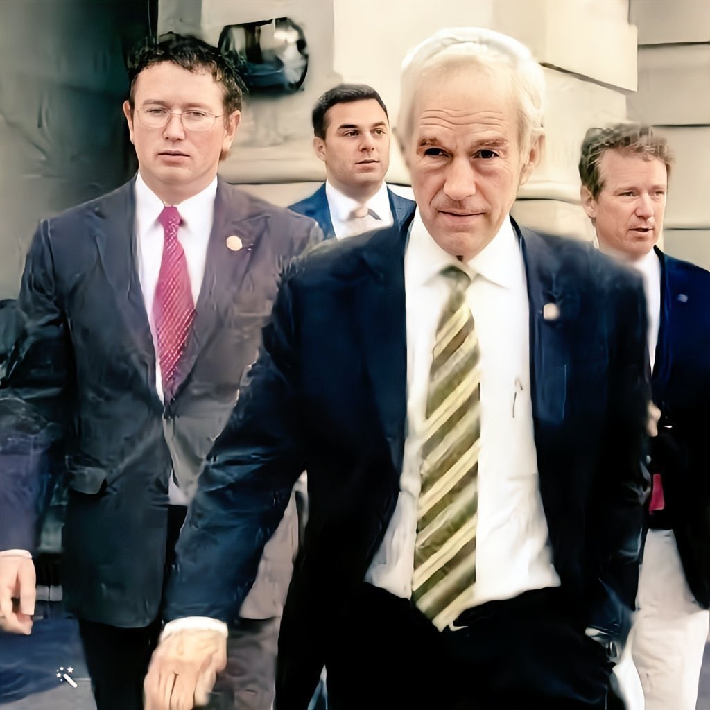 beinlibertarian's tweet image. This is how you MAGA…

End the wars 
End the Fed
End all incentives to migrate illegally 
End foreign government lobbyists 
End Foreign aid 
End the IRS
End the Department of Education 
Secure the borders 
Defend the Guard
Use the Constitution