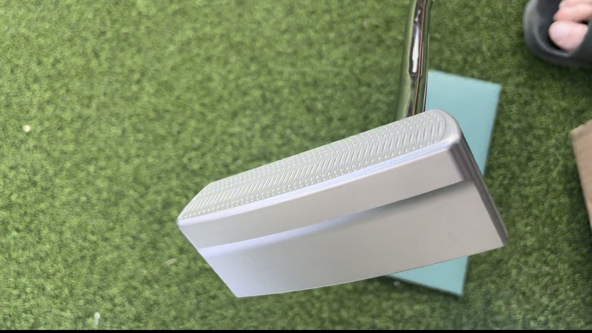 Got my new <a href="/HannaGolfCo/">Hanna Golf</a> putter! 
Man this thing is sweet. The lines on it are so clean. Gonna get this thing grooving on the backyard green. Thanks Jared and team for this piece and the towel too!