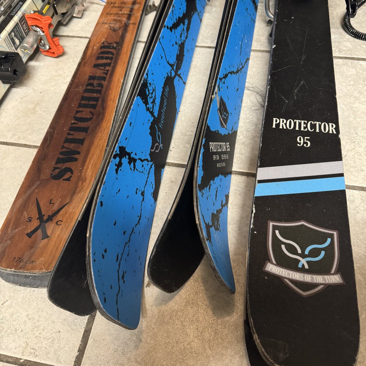 Packing up for some turns. Time to get some. 

#ProtectorsOfTheTurn #SpreadTelemark #FreeheelLife