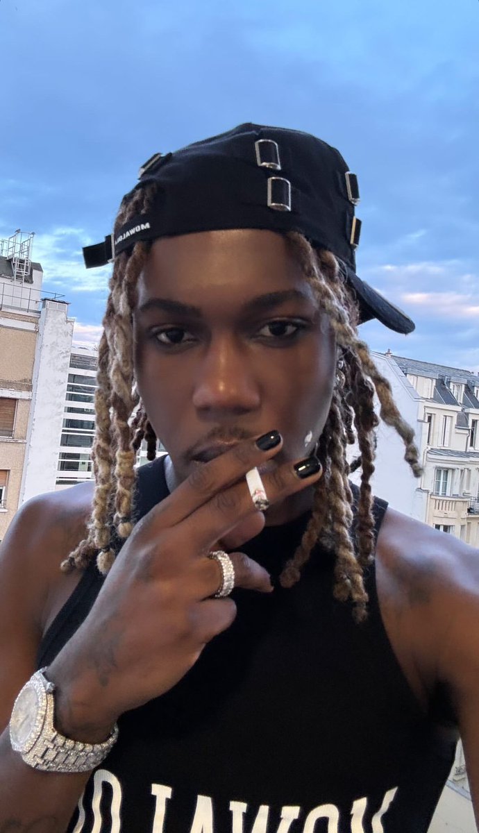 stanreau's tweet photo. I hope this is a safe place, But I find niggas that look bisexual or look like they/thems to be so attractive. Like skai water 😩 https://t.co/sS6fWWPPFg