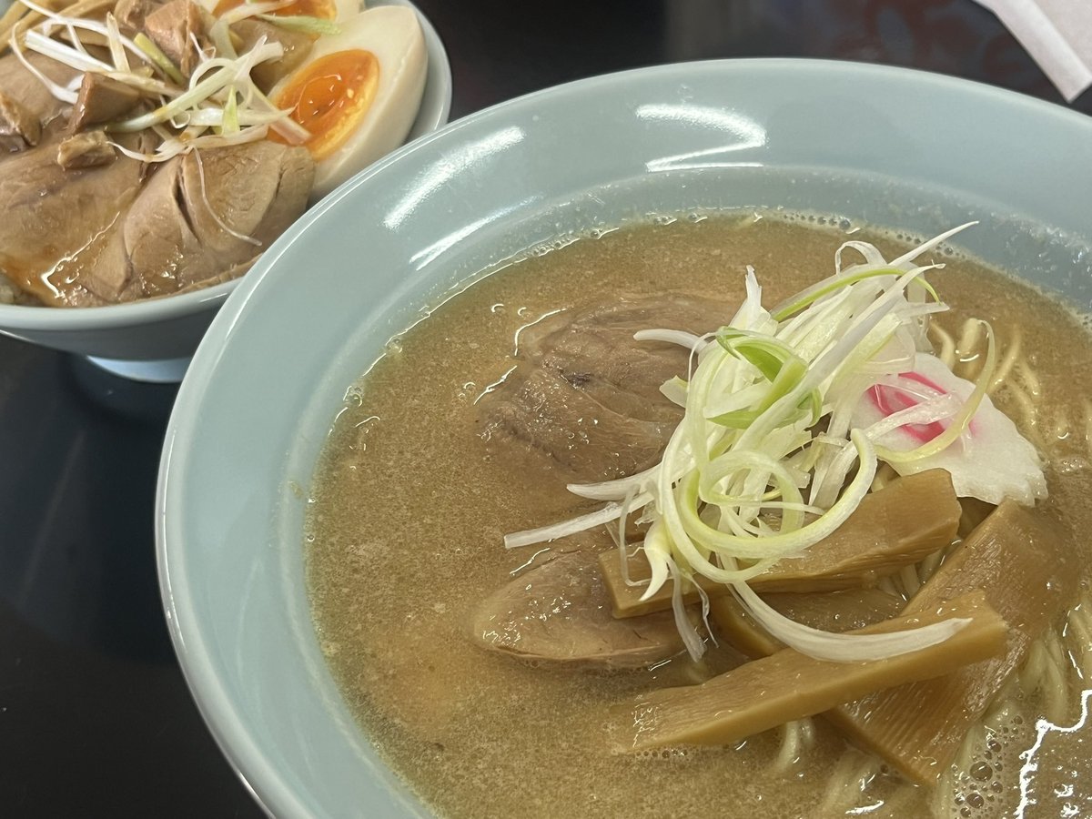 TTM1173's tweet photo. 撮影終わりに気付いたらラーメン屋に入ってました笑

いただきます！

#ランチ #ラーメン #撮影飯 
#被写体さんと繋がりたい https://t.co/UXZK8csz5F