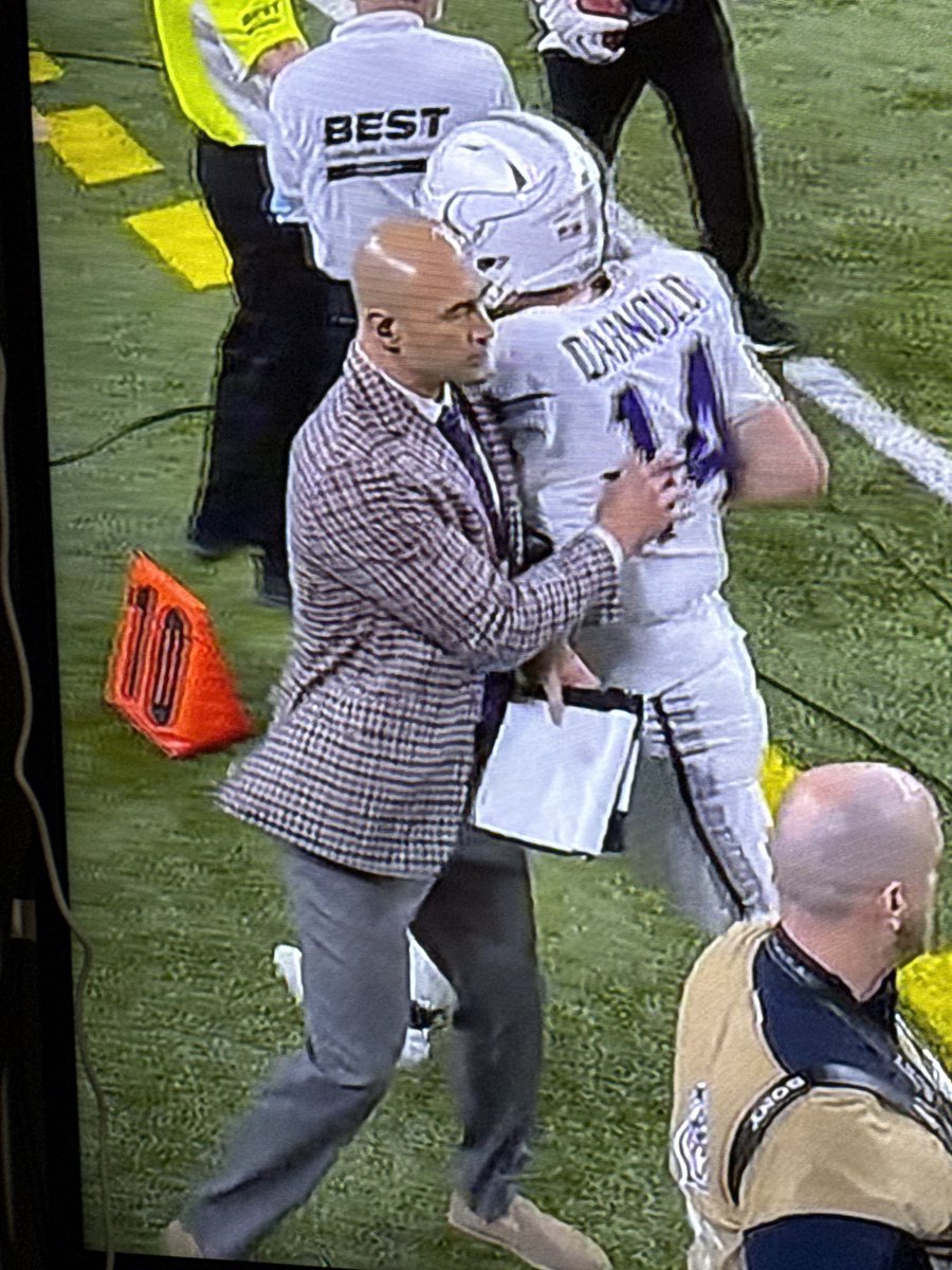 gregcoleman8's tweet photo. ⁦@nacholeber⁩ @kfan former ⁦@Vikings⁩ Sideline Anylist having a flashback almost tackled QB #SamDonald #Skol      Night Night Felicia! https://t.co/FSdQffwZii
