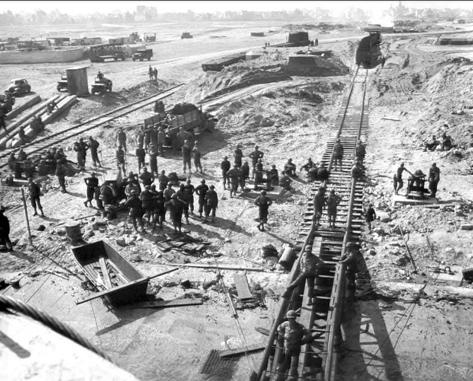 El trabajo y la modernización en un socialismo serio son OBLIGATORIOS. La vagancia, la delincuencia y el lumpen no se deben tolerar. Para todo lo que vaya en contra de la evolución del país, debe aplicarse mano de hierro.