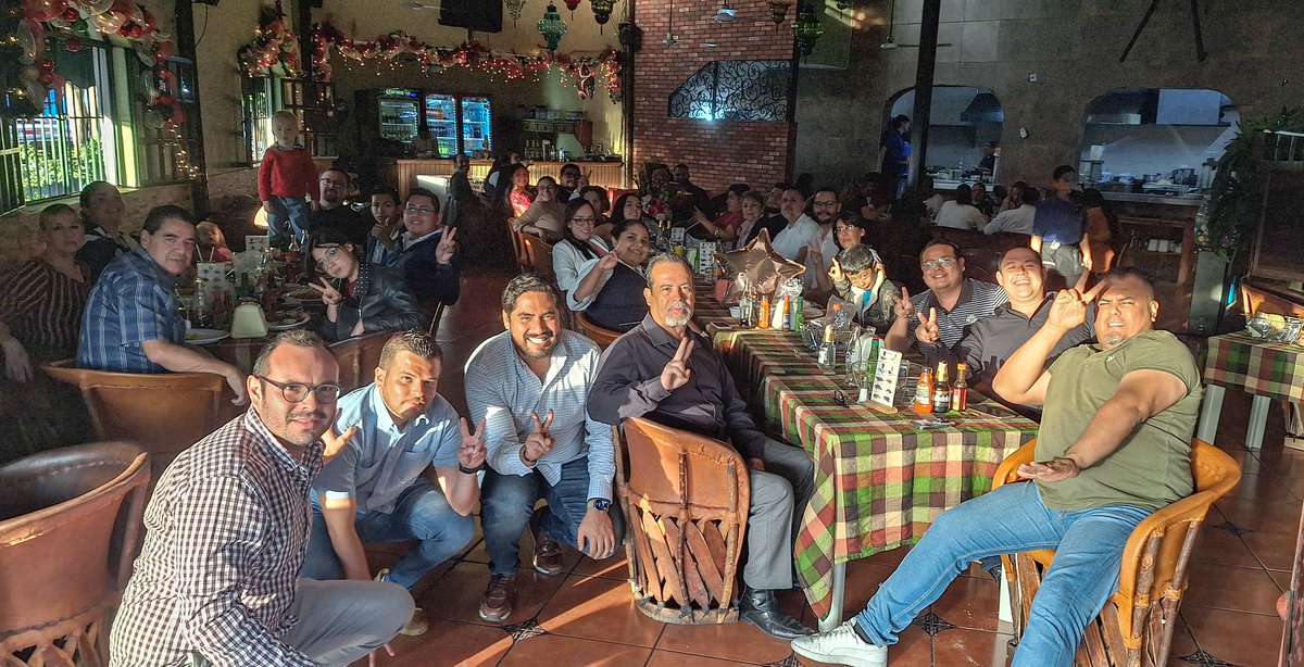 Agradezco de todo corazón a cada integrante de mi equipo por recibirme con tanto cariño en este día tan especial para mí. ❤️

Su apoyo y calidez me recuerdan lo afortunada que soy de compartir este camino con personas tan comprometidas y excepcionales.🎉
