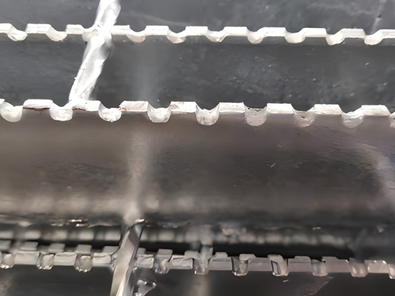 biaobowiremesh's tweet image. Serrated Steel Grating g325/30/100, hot-dip, great for projects.🌟 Check it out here:  bit.ly/3I5HCkG #SteelSolutions #ProfessionalService #BiaoboWireMesh  contact us:+86 13785260627 Email：admin@bometalgrating.com beststeelgrating.com