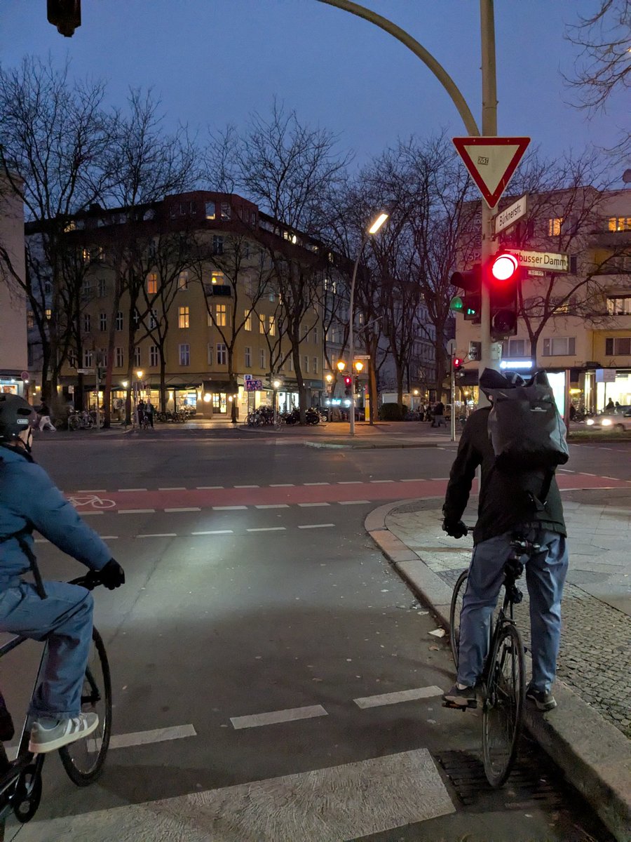 #berlin #CyclistsWaiting for green #citycycling #fahrradalltag #traffic #photoseries