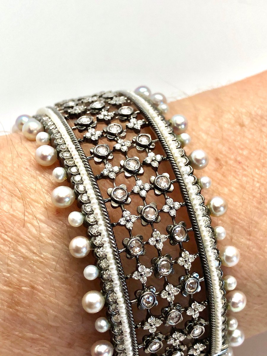 StephanieKantis's tweet photo. Jewelry Auction - New Items Live Now - 50% OFF! - https://t.co/Iak9eZgGKh https://t.co/enmY3Dsfkr
