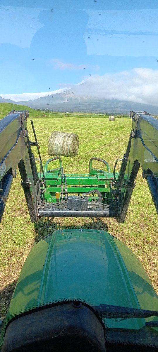 GethEvans's tweet photo. Taking some surplus grass as silage https://t.co/yY18OUtRdH