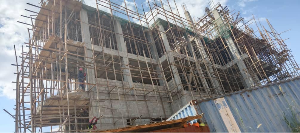 date_africa's tweet photo. 🇨🇲Cameroon : Stakeholders overseeing the construction of the North-West Regional Assembly Lodge convened for a critical evaluation meeting to assess progress at site. During the session, it was revealed that the project has achieved 44% completion. 
#utdacameroon #utdacameroun https://t.co/fsSBwJkWJo