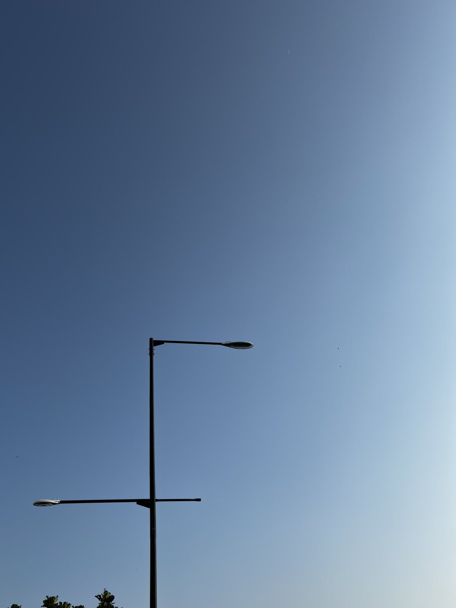 dhaniedewanta's tweet photo. @tanyakanrl Entah kenapa Iphone + minimalist object + Langit, jadi resep gampang buat dapet gambar bagus 😬 https://t.co/V19ELOtpt3