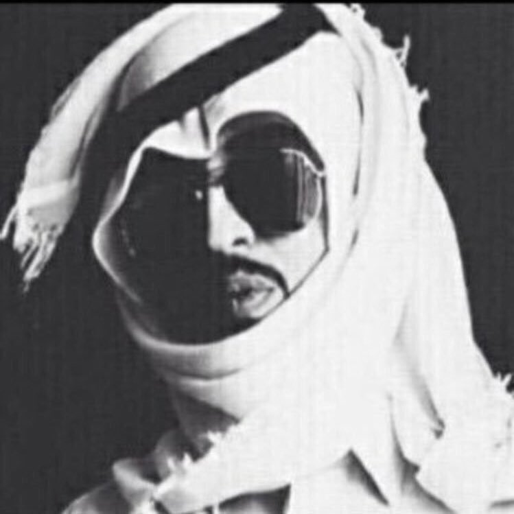 انا العميق البسيط اللي يثير الجدل
وانا الفطين الذهين اللي على النيه 
#ودندن