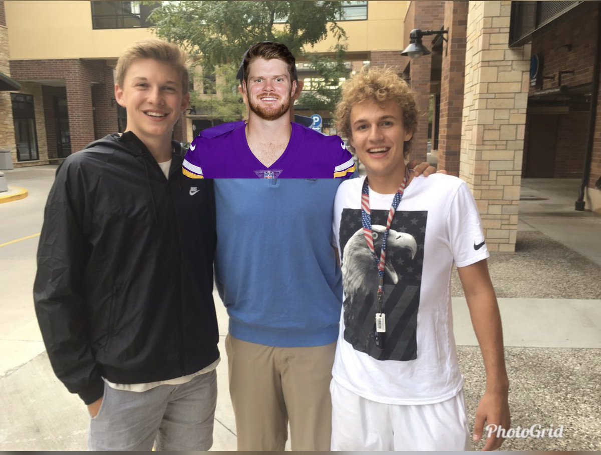 ThomasLecy's tweet photo. Shoutout to the man Darnold securing the W tonight #skol #iceicebaby https://t.co/nOXzCBsmtW