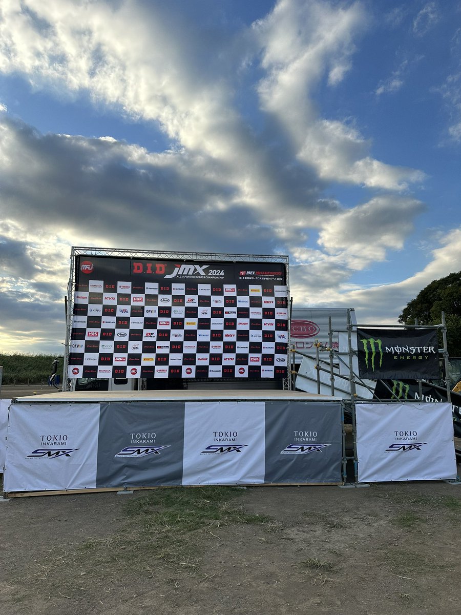 boss330's tweet photo. 『2024年の最強な思い出』
全日本ﾓﾄｸﾛｽ第7戦TOKIO  インカラミ　スーパーモトクロスを主催させて頂いた思い出。
1年間の段取りと　雨とのプレッシャー　こんなに天気予報見た瞬間は無かったなw
又いつの日か(^^)JOと相談して全日本開催出来ればと思います。

主催　MX プロジェクト　元木龍幸 https://t.co/dOkhLFeTe8