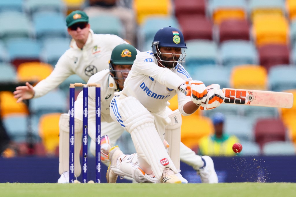 FIFTY FOR RAVINDRA JADEJA...!!!

- A vital innings in the context of the Test, incredible innings under pressure, one of the best batters of India since 2018 in Tests, time to avoid the follow on now 👏