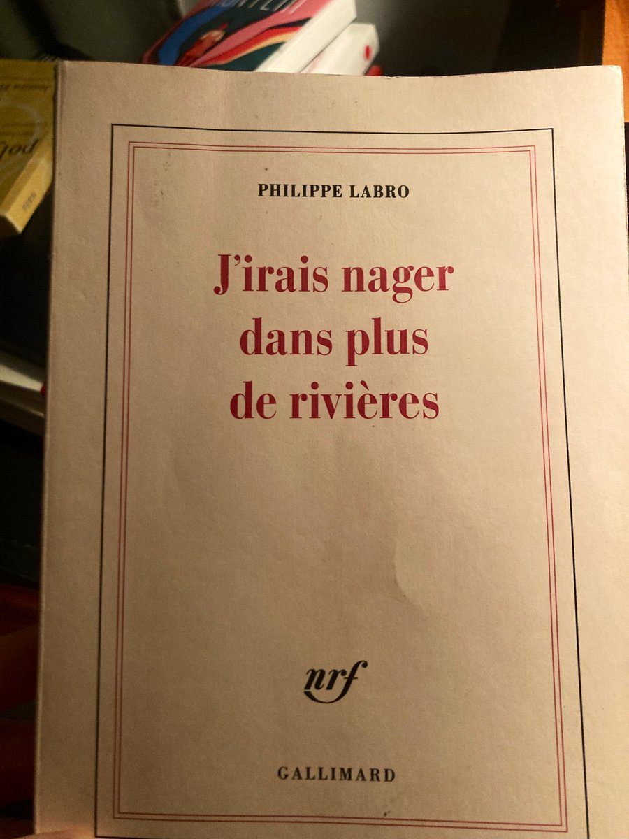 Un amoncellement de belles citations, mélangé à des souvenirs personnels, n’en font pas forcément un bon livre, même quand on en apprécie l’auteur.

J’en retient une, notamment, de Kant, “Trois choses atténuent la dureté de la vie : l’espoir, le soleil, le rire.”

Et les livres…