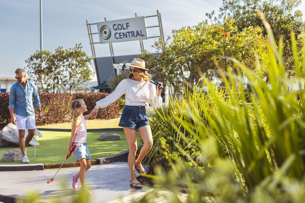 There's hours of fun for all ages at Golf Central BNE these school holidays, including an 18-hole mini golf course, Toptracer, and Junior Golf Holiday Clinics. Plus families can enjoy a round of mini golf, 2 pizzas, chips &amp; drinks for just $80! mustdobrisbane.com/whats-on-kids/…