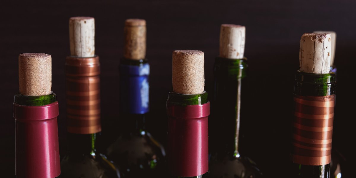 wineworldnews's tweet photo. Wine Confident: There's No Wrong Way to Enjoy Wine https://t.co/7J4yGQdiAc via @guildsomm by @kelliwhitewine (insta) and @KarenMacNeilCo (Forword) #wine #winetasting #winebook https://t.co/9BpLHfaYum