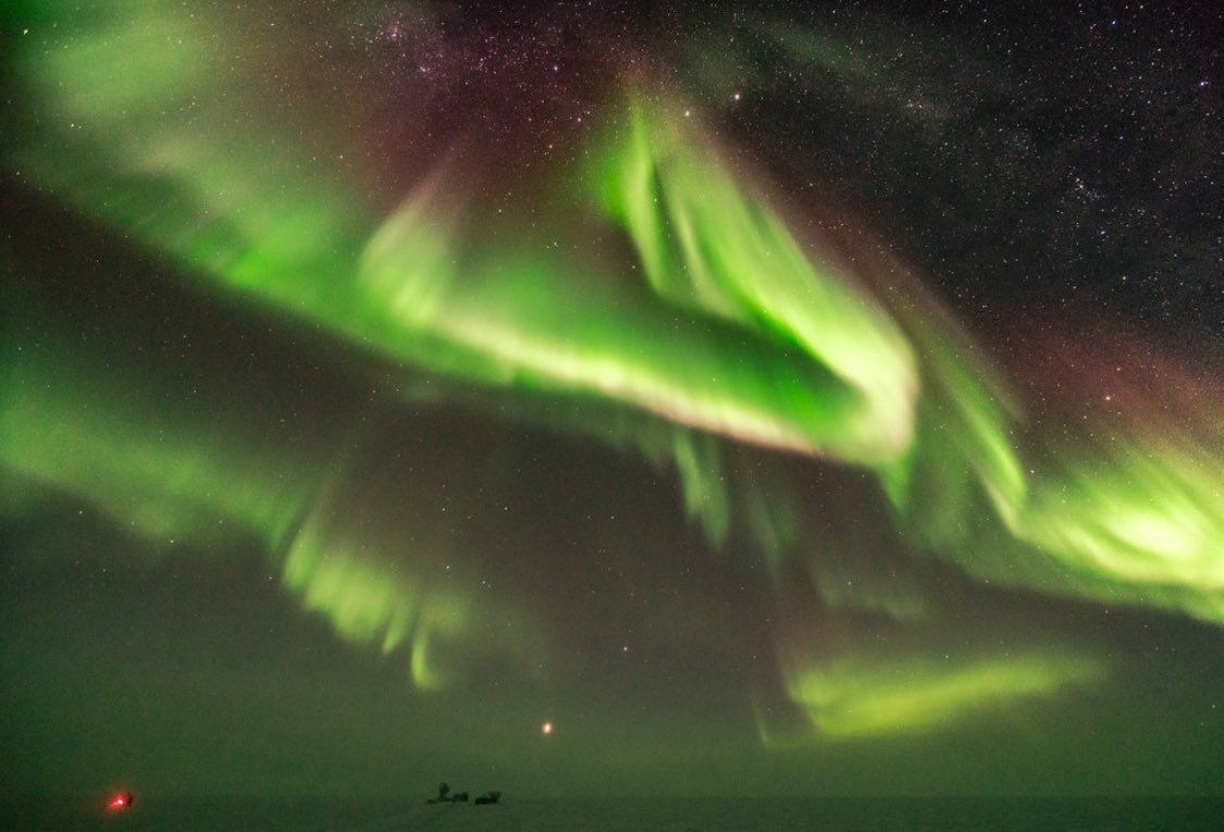 galacticfeed's tweet photo. Auroras over Antarctica https://t.co/UkOdBg5lna