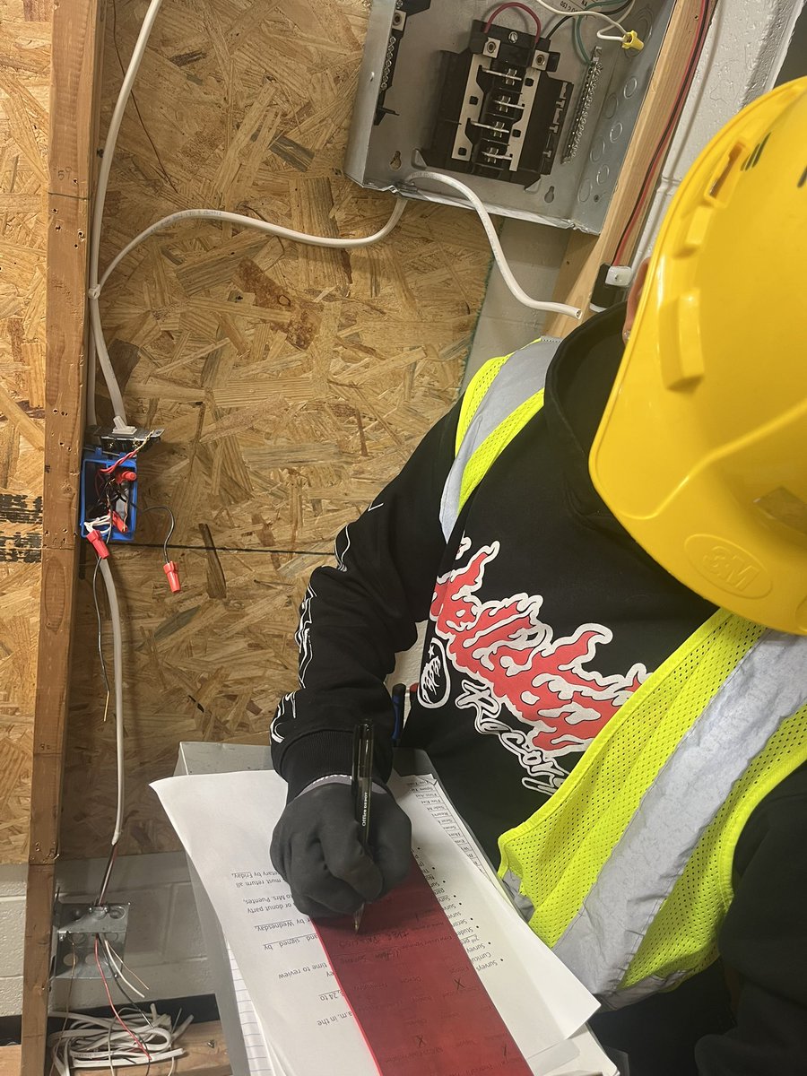 high_scorpion's tweet image. Electrical technology I testing their work station ⚡️💡🦺👷. Filling out a red 🏷️. Expose Electrical wire. #ScorpionStrong.