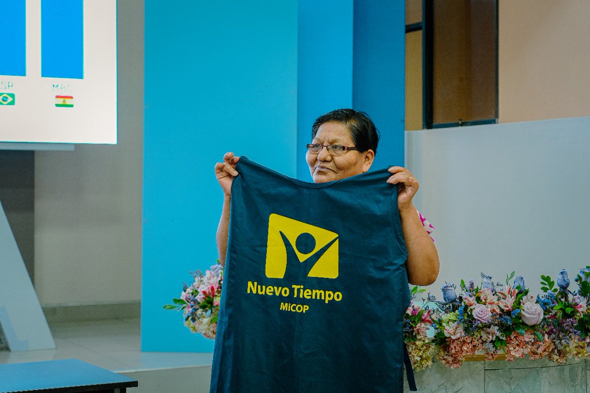 AdventistaMiCOP's tweet photo. ✨Pr. Michael Rojas, presenta informe del crecimiento de las Escuelas Bíblicas en la #MiCOP y reconoció la labor misionera de dos equipos de #EBNT Naranjal y La Unión por llevar más almas para Cristo este 2024.
#ConcilioAnualMiCOP #PalabraViva #RID https://t.co/nNXQnAqWE5