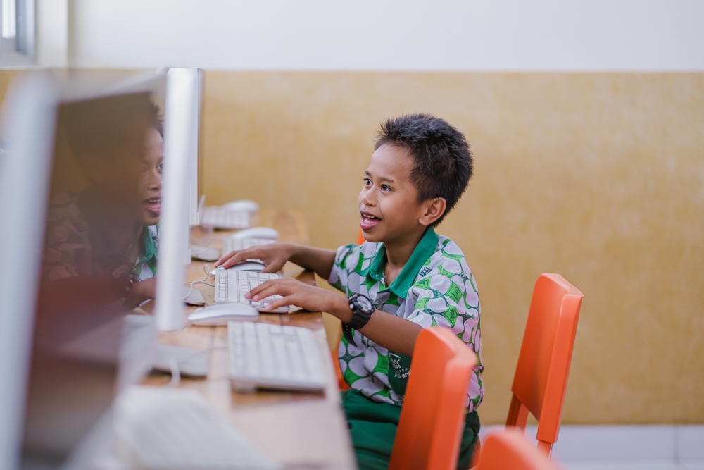 pedulianak's tweet image. 💻 “For Egi, computer time = fun + learning! 🎮📚 A cool device to explore games and gain knowledge that helps him excel at school. 🌟 #InspiringYoungMinds #PeduliAnak #LearningWithTech