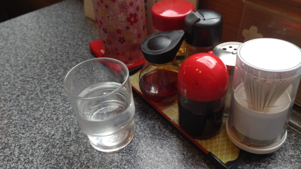 Logicpierrot's tweet photo. いつものﾗｰﾒﾝ屋さんが休みだったのでBﾌﾟﾗﾝ発動！期せずして本格的やった。炒飯もｳﾝﾏｲ。ごちそう様でした https://t.co/Ce4Zd9qE8o
