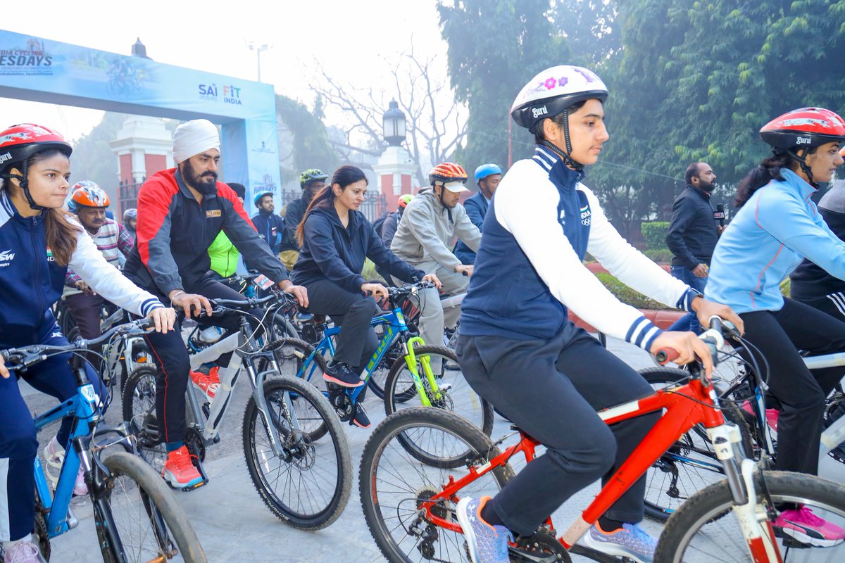 khadseraksha's tweet photo. Delighted to have participated in #FITIndiaCyclingTuesdays along with Hon Min Sh @mansukhmandviya ji, Hon MP Shri @Tejasvi_Surya ji, ministry officers, &amp; fitness enthusiasts.

This initiative by @FitIndiaOff, a step toward promoting a culture of cycling for a healthier life. 1/2 https://t.co/GM9Pqa60MM