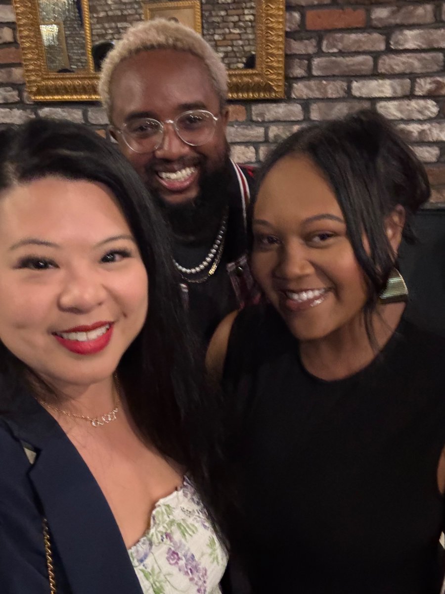 ladyleet's tweet image. I honestly have to say it’s kind of cool how @ThugDebugger has brought to life things like an ATL Tech Week!

Excited for @renderatl next year! Good seeing you @msbrianaholmes! #renderatl #atltechweek