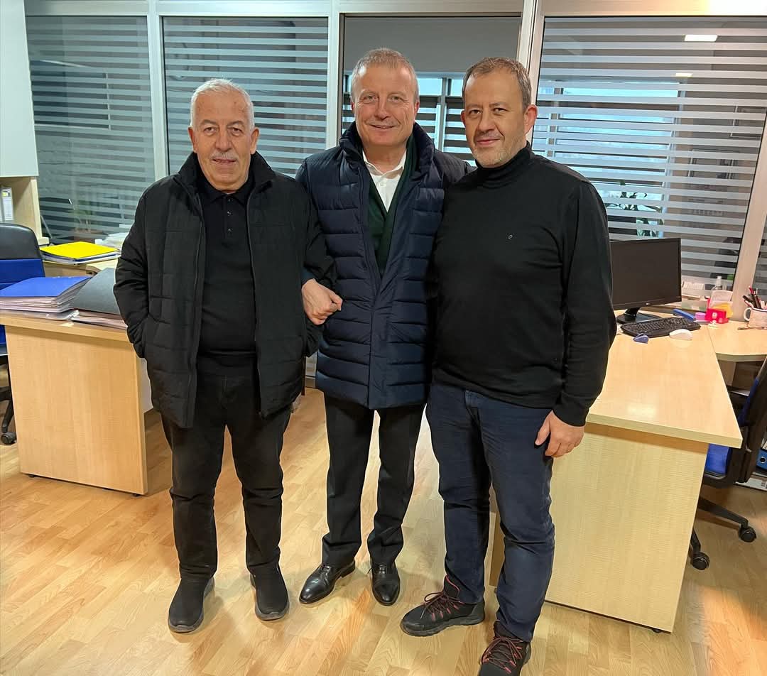 22. Dön. Mv. Sn, <a href="/drmahmutkocak/">Dr. Mahmut KOÇAK</a> isyerimiz ziyareti
" Hakkın rızasını kazanmak için insanların gönlüne girmek nasip işidir ama girdiği gönülerde sadakatla kalmak marifet işidir. Makam ve mevkidense kendini hizmete adamış güzel insanların hayatımızda her zaman var olması dileğiyle"