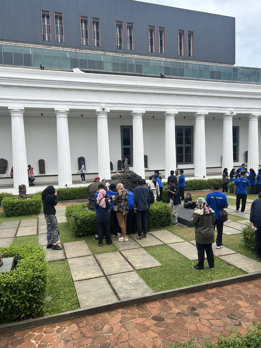 sarasdewi (@sarasdewi) on Twitter photo Hari ini tim pengmas FIB UI bekerja sama dengan <a href="/museumnasional/">Museum Nasional Indonesia</a> menyelenggarakan Festival Inklusivitas. Terima kasih Ibu/Bapak guru, adik-adik dr SLB-A PTN Jakarta juga para kakak pemandu. Sukses Prof Irma, Mas Danang dan Pak Ghilman. Hari ini tim pengmas FIB UI bekerja sama dengan <a href="/museumnasional/">Museum Nasional Indonesia</a> menyelenggarakan Festival Inklusivitas. Terima kasih Ibu/Bapak guru, adik-adik dr SLB-A PTN Jakarta juga para kakak pemandu. Sukses Prof Irma, Mas Danang dan Pak Ghilman.