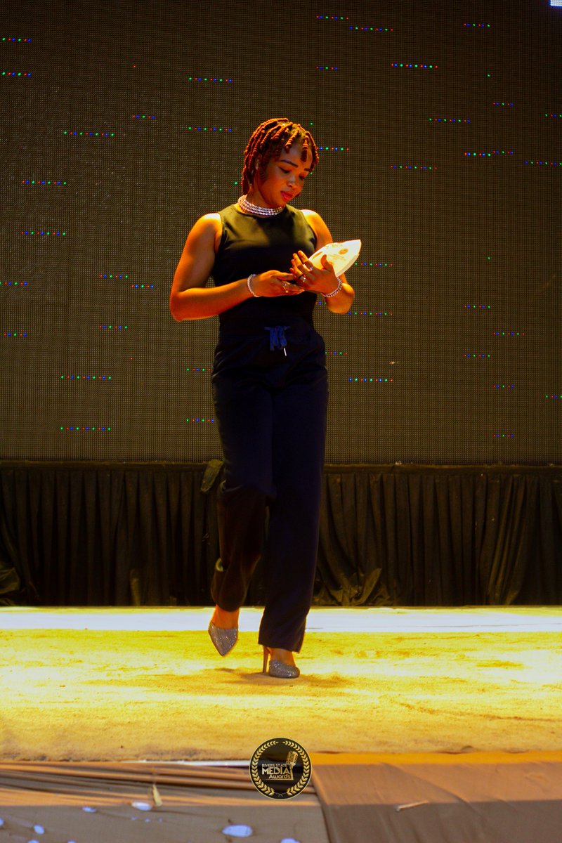 SSMEAwards's tweet photo. The Beautiful @iConstanceMega receives her award as the Female Newcaster of the year 2024.
Congratulations!
#Rsmaeawards2024 https://t.co/6xV6ULzjpT