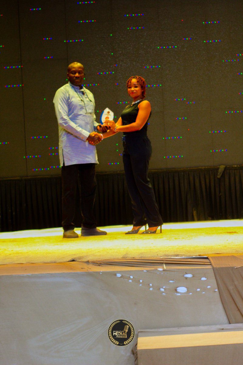SSMEAwards's tweet photo. The Beautiful @iConstanceMega receives her award as the Female Newcaster of the year 2024.
Congratulations!
#Rsmaeawards2024 https://t.co/6xV6ULzjpT