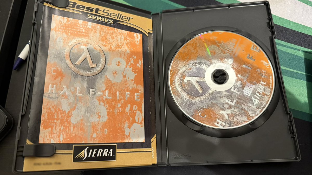 Steam konto tilbage ...!! 
Pga kontoens alder ville de have et billedet at org kassette med "CD key" før jeg ville få adgang 
Crayzy   ..... endnu mere crazy at jeg har gemt den 😂