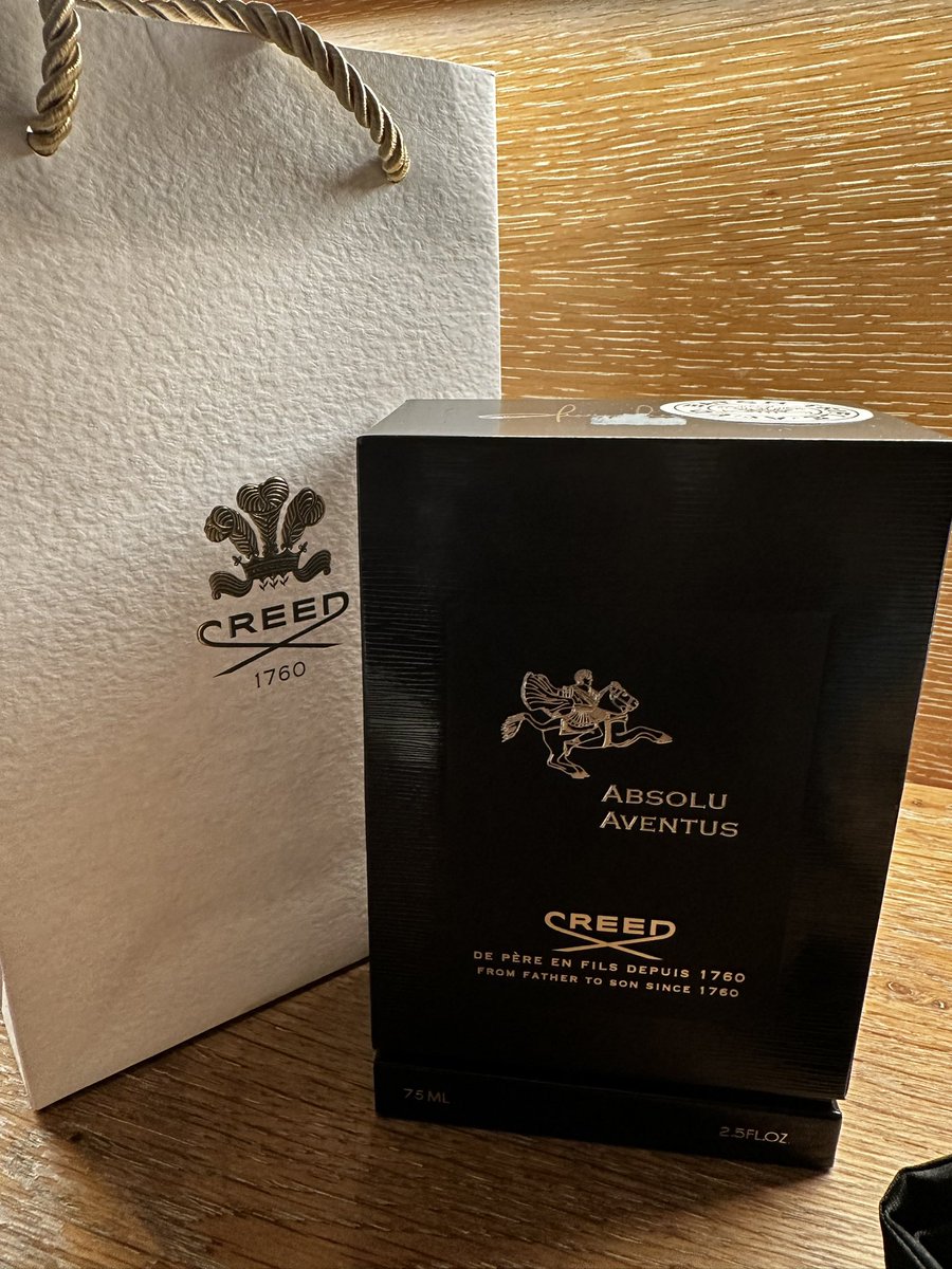 LIMITED EDITION CREED ABSOLU AVENTUS!!!

FINALLY.
😭😭😭