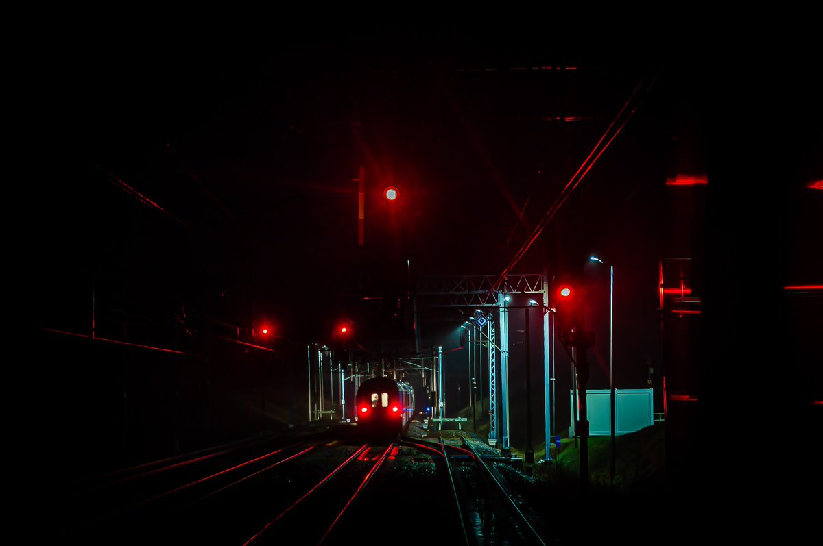 m0ke88's tweet image. I na koniec nocna #CMK i wyprzedzanie w stacji Olszamowice
 Tak, tak pociągi towarowe też można na niej spotkać