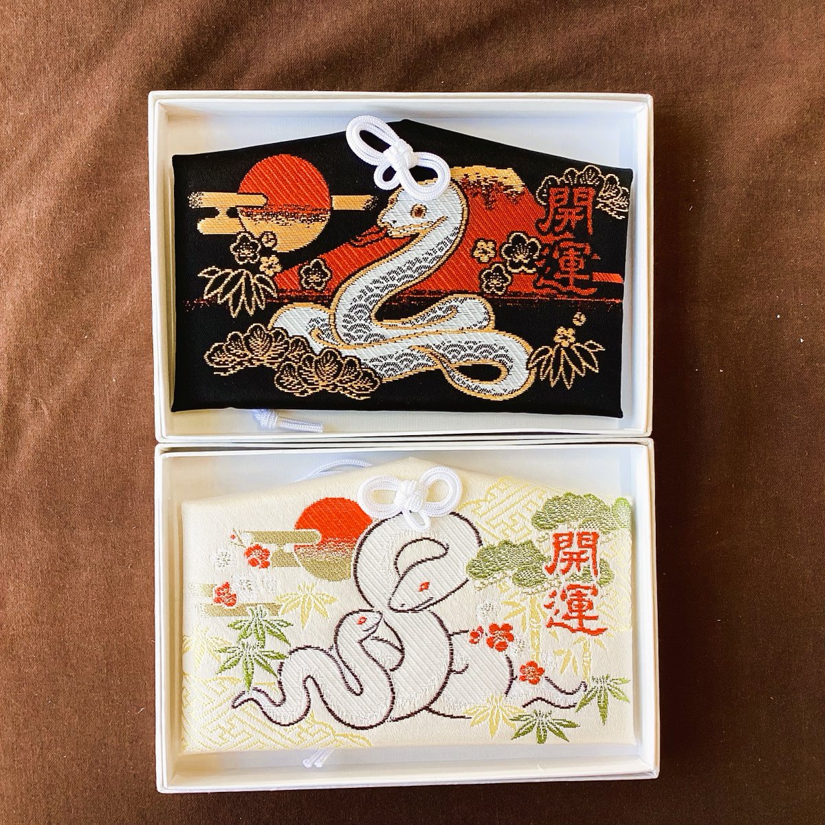 おはようございます😊本日もお正月の縁起物をご紹介します。「開運干支