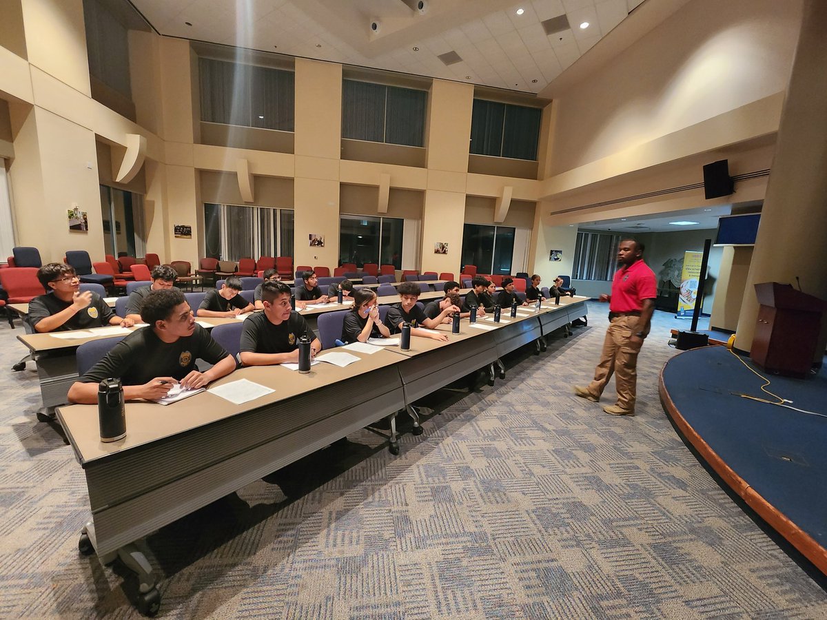 Explorer Post 7980 learned about traffic accidents tonight. 🛑🛣 <a href="/DallasPD/">Dallas Police Dept</a>