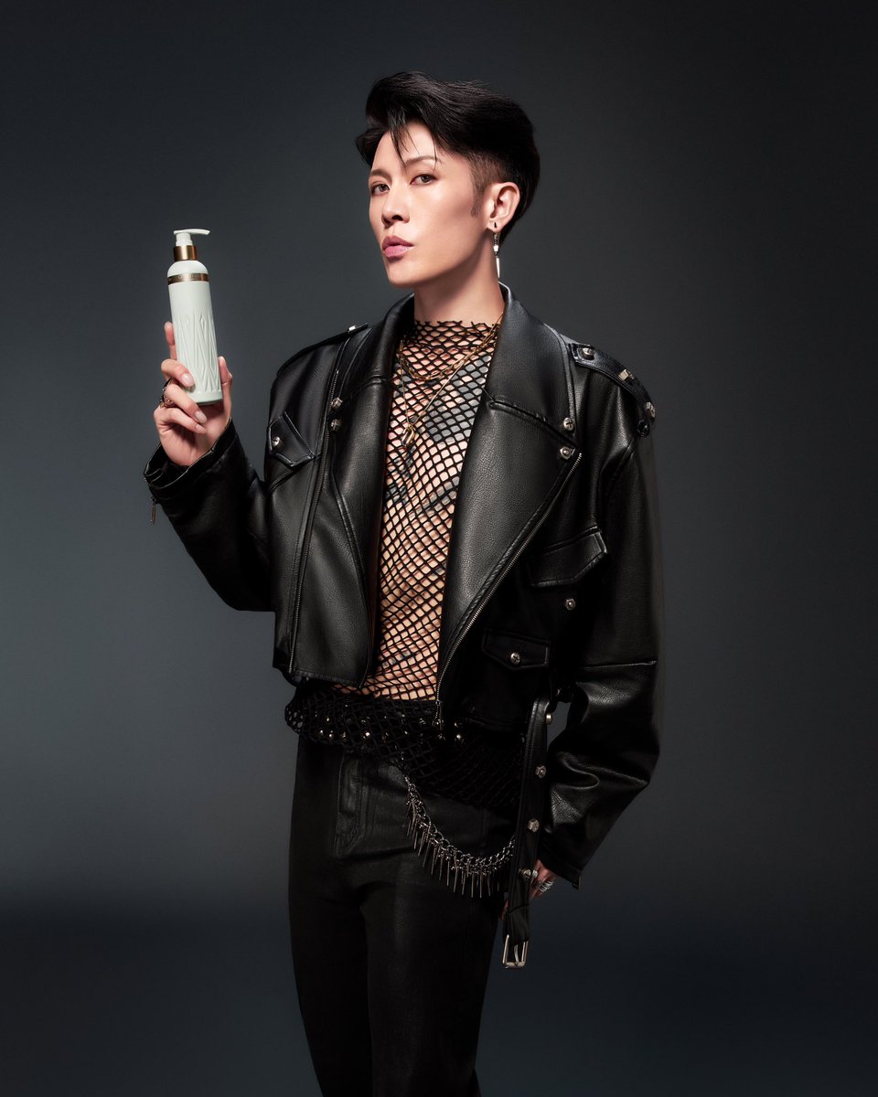MIYAVI_OFFICIAL's tweet photo. I forgot to attach the pics again… 
また写真つけるのわすれてた。。
😣 https://t.co/3LDNakudac