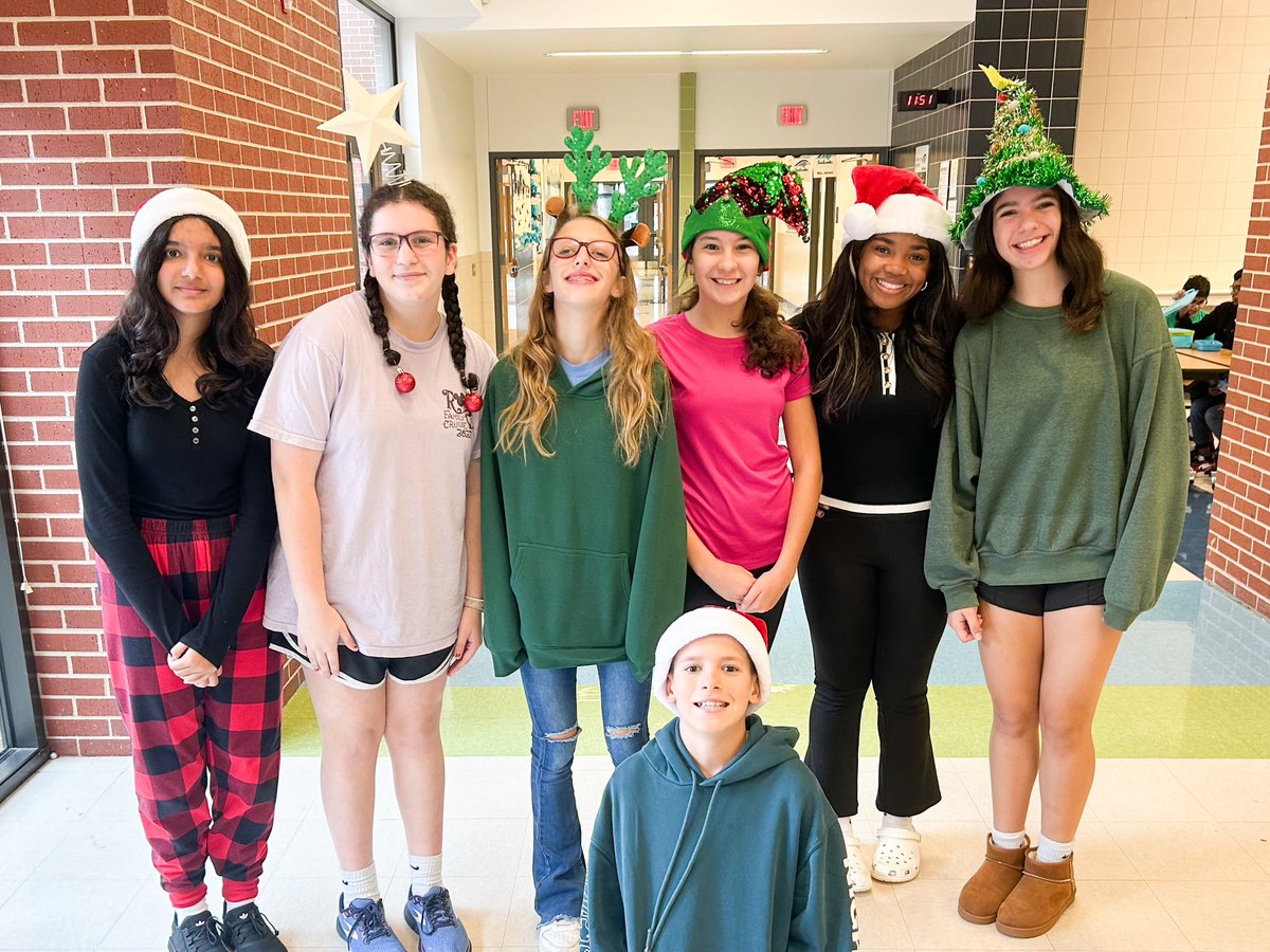 SebringJen's tweet photo. Some of our tree toppers! 🌲 #merrydays @ScogginsMS https://t.co/vMkRhC5C9y