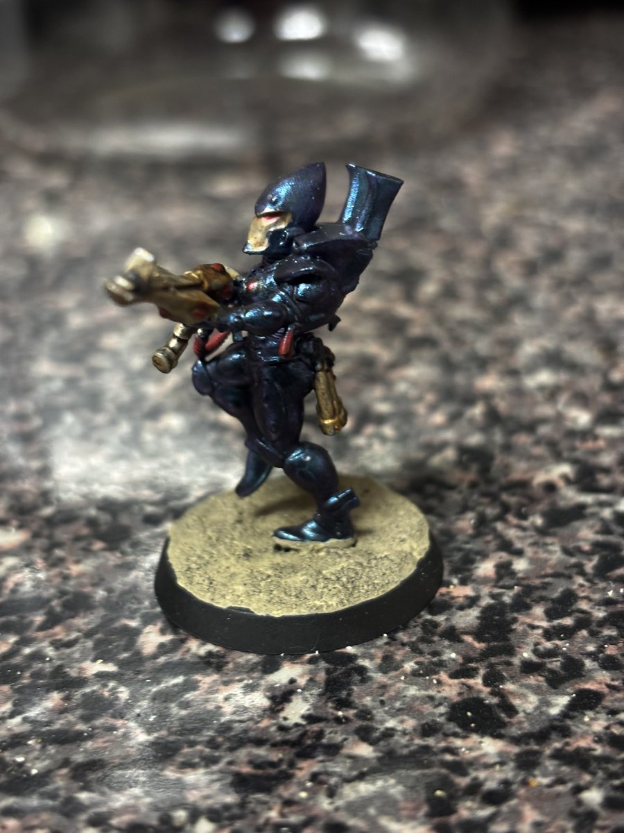 KerrickHobbys's tweet photo. Added a little more definition and started basing.

#modelpainting #wip #testmodel #paintingwarhammer #warhammer #warhammercommunity #warhammer40k #craftworldeldar #aeldari #vallejocolors #akinteractiveofficial #monumenthobbies https://t.co/HJ9zokYaDq