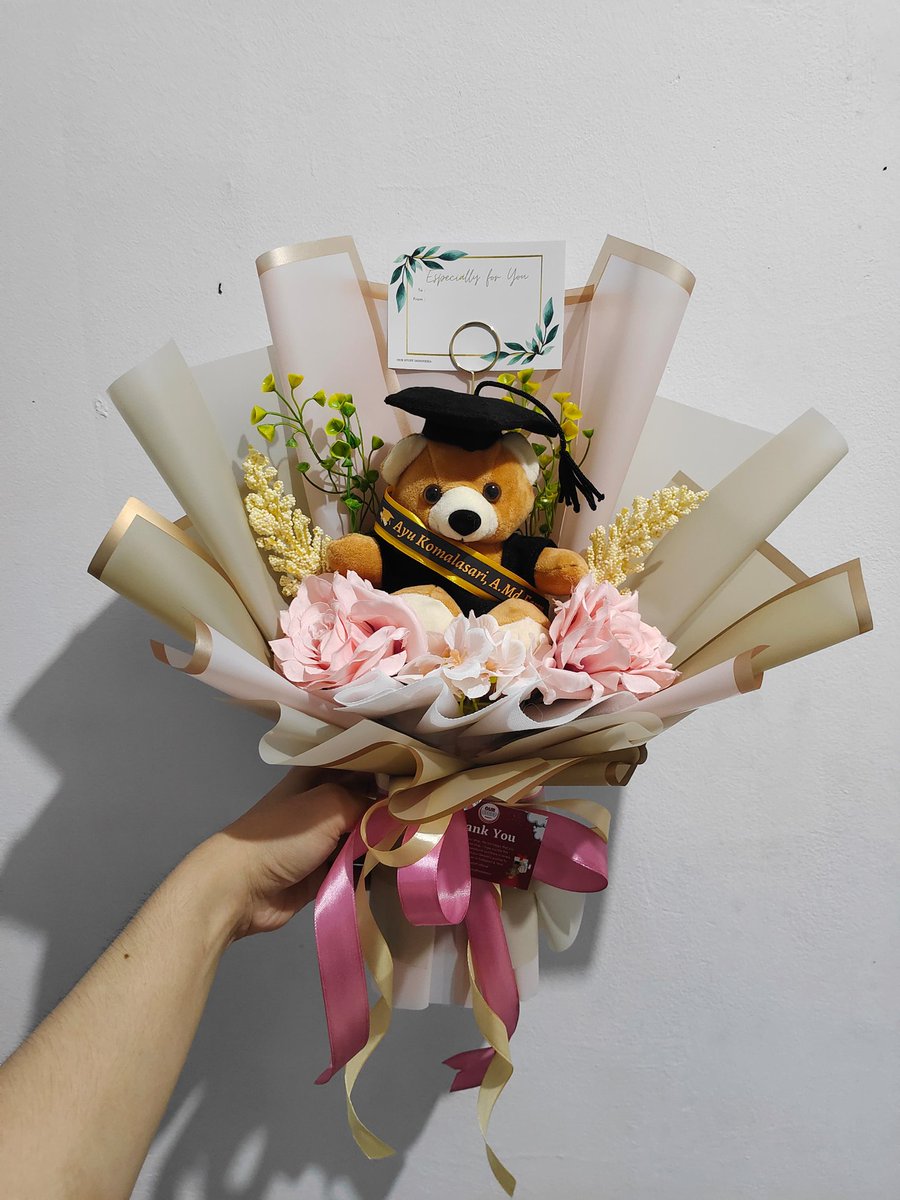 OurstuffID's tweet photo. Buket Boneka Wisuda L Premium - Our Stuff Indonesia

Ukuran : P36XL13XT40
Menggunakan campuran bunga sabun &amp; bunga artificial
Harga: Rp99.000

#fypシ #graduation #Flowers #bunga #buketboneka #buketbunga #DIY #wisuda #bungasabun #bekasi #hadiahwisuda #kadopacar #kadountuksahabat https://t.co/4DyXVHOWg0