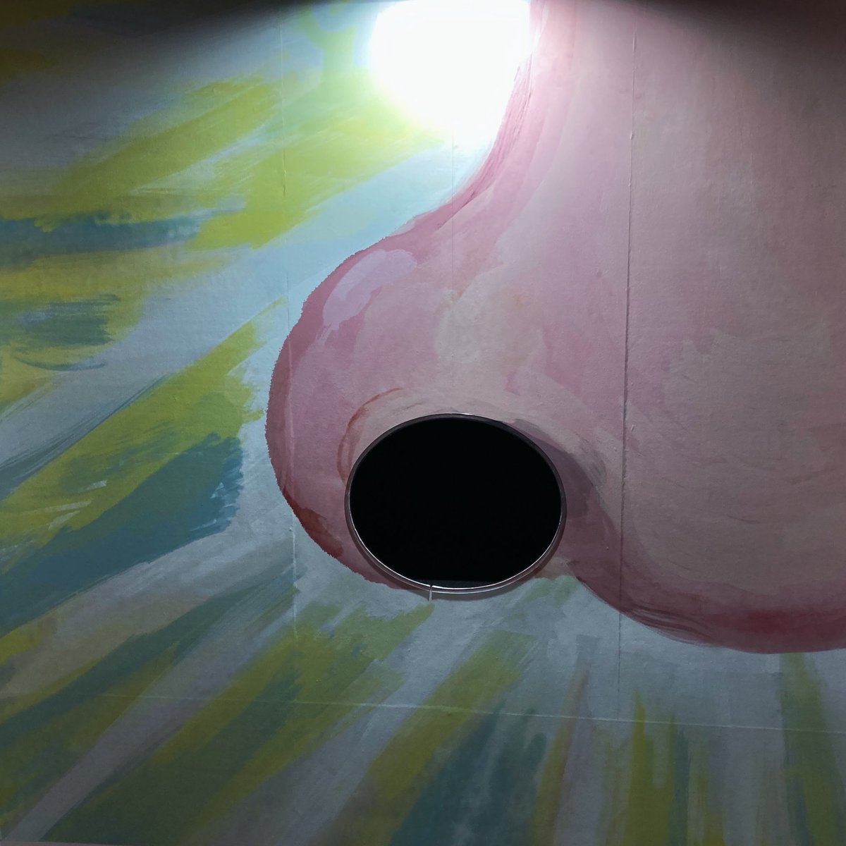 鼻の穴に頭を入れると…？！

#においの森 #広島PARCO