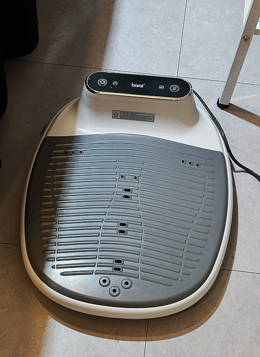 헤̆̈헤̆̈ 바디드라이기 생겼어요 ♥️

이제 샤워하시고 소중이 보송보송하게 말리실 수 있어요 !!! 🖤 소중보송 🖤

칠리샵 24일, 25일 정상영업합니다 😀 ☃️