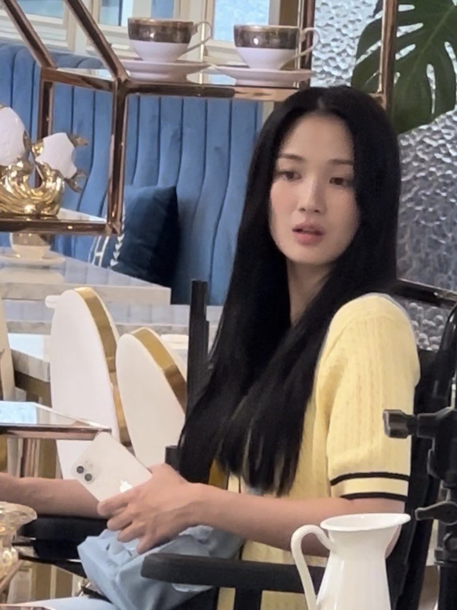 목격담에만 있던 생머리 34솔도 보고싶